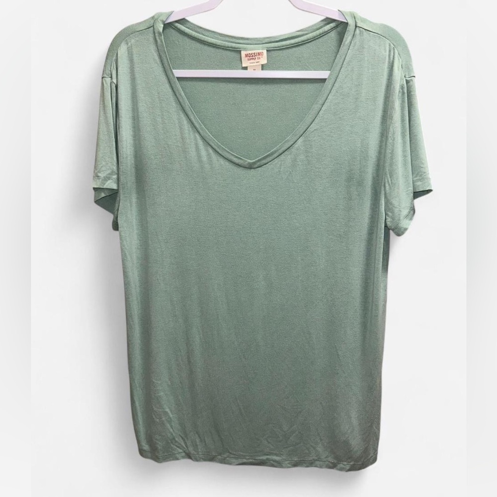 Mossimo Supply Co. Green V-Neck T-Shirt (Size M)